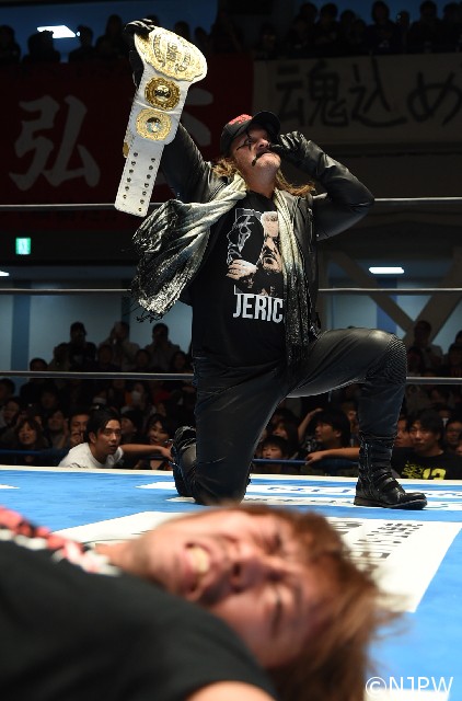 クリス・ジェリコが試合後の内藤哲也を襲撃!内藤のポーズを真似て「俺の大事なIC王座を取り上げる奴は許さない」