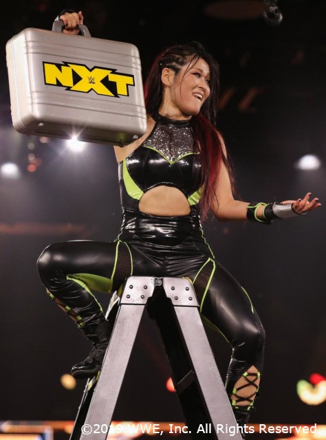紫雷イオが激闘のラダー戦を制すもベイリーがシェイナ・ベイズラーに奇襲攻撃!女子王者トリプルスレット戦に向け火花!