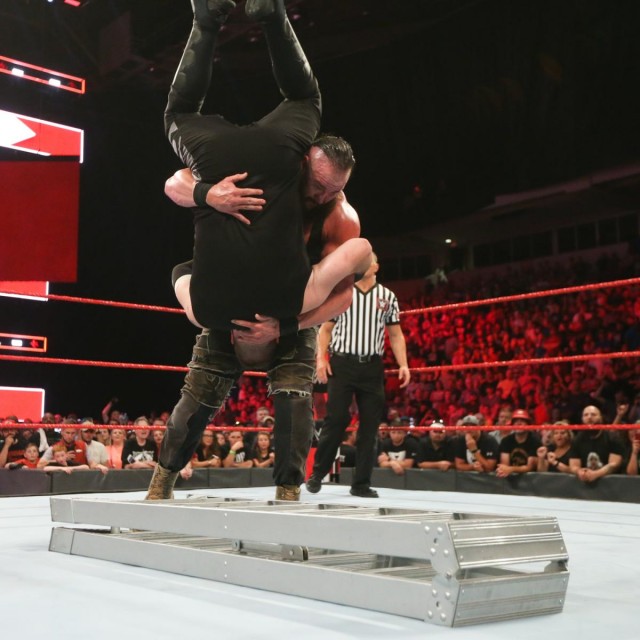【WWE】ストローマン、圧倒的な強さで「マネー・イン・ザ・バンク(MITB)」前哨戦を制す!