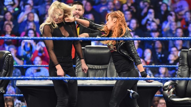 【WWE】ベッキーとシャーロットがブチ切れの殴り合い