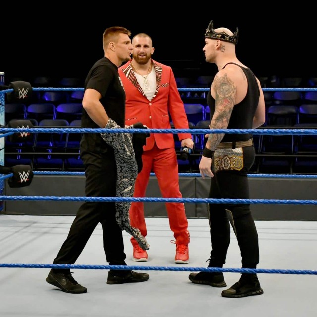 【WWE】元NFLスターのロブ・グロンコウスキーがスマックダウンに登場