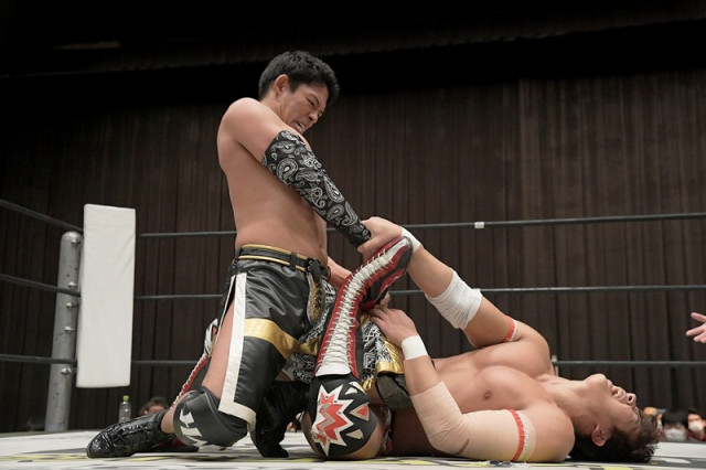 【DDT】エース”竹下幸之介が「D王」で初白星を挙げるも、左腕負傷発覚で暗雲立ち込めた!