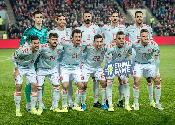 99年の歴史の中で初 サッカー大国スペインの“珍スタメン”