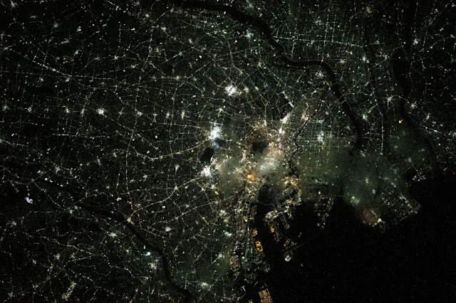ISSから見た東京の夜景(2021年4月3日撮影)
