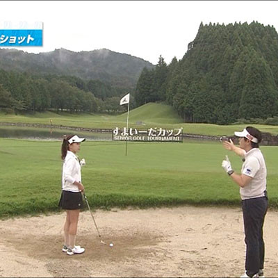 ピン奥には池!遠くに飛ばせないシチュエーションでも緩まないバンカーショット