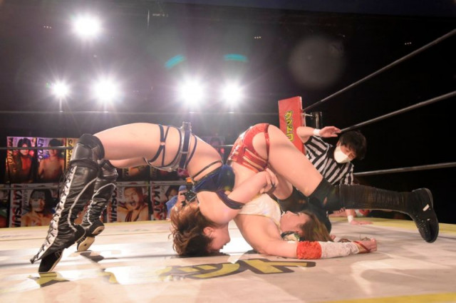 Ddt 浪速のロッキー２世 赤井沙希 が七番勝負前哨戦で安納サオリに敗退 プロレスtoday 浪速のロッキー こと赤井英和の娘である赤 ｄメニューニュース Nttドコモ