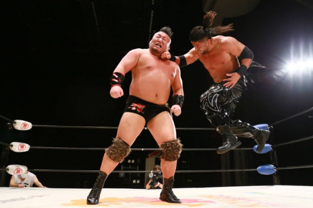 九州プロレス 九州プロレス選手権は王者 玄海が羆嵐を返り討ち お前は若くて強くて凶暴な雄熊だ タッグは堀口 横須賀組が防衛 1 17 北九州 ば元気にするバイ 21 プロレスtoday 第一交通産業グループpresents 北九州ば元 ｄメニューニュース Nttドコモ