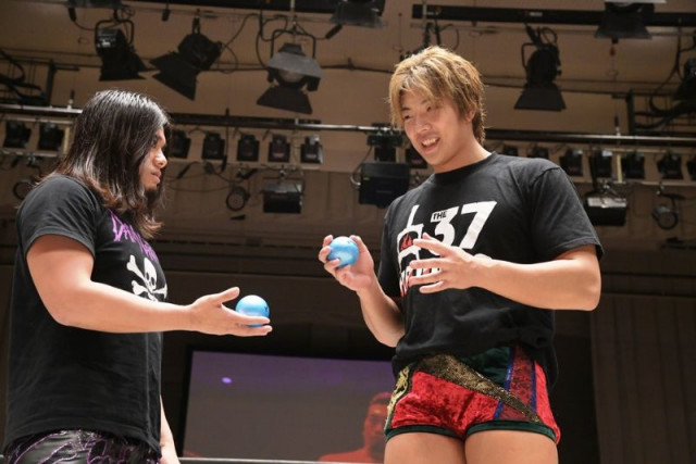 カリスマ佐々木大輔が「王道対決?」で秋山準を破り「KING OF DDT」準決勝で竹下幸之介と対戦「俺の王道プロレスでたたき潰してやる!」