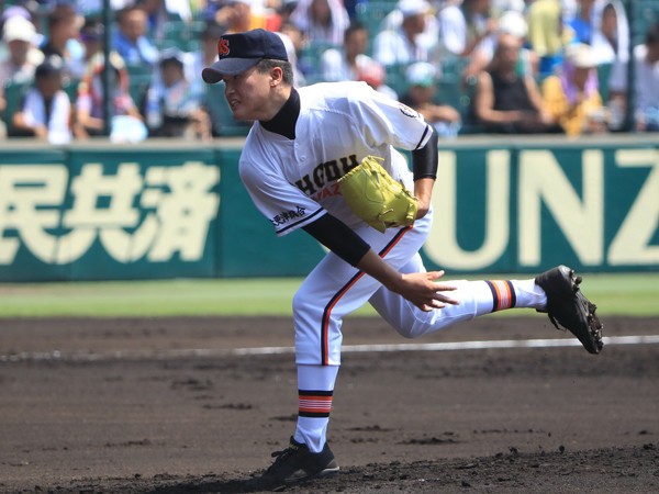 「悲劇の右腕」の教え。木更津総合に好投手が生まれ続ける謎が解けた