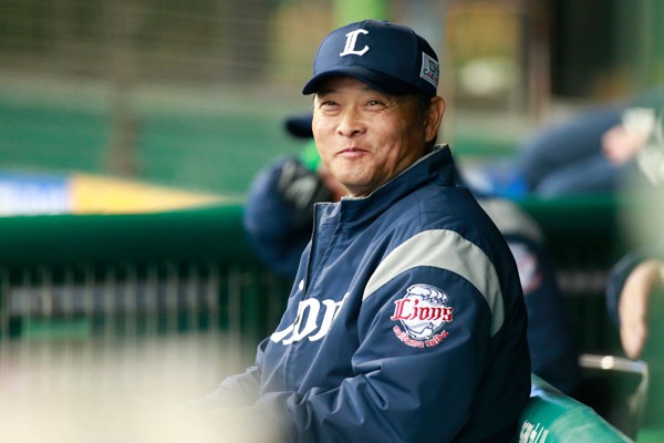 橋上秀樹のコーチングの原点は、野村の教えと「4年間の接客業経験」