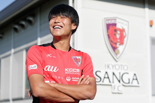 堂安律のように海外リーグに行きたい岩崎悠人。「もう20歳ですから」