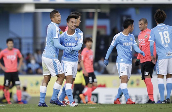 辞任から続投へ。ジュビロ名波監督が味わった残留確定後の壮絶な90分