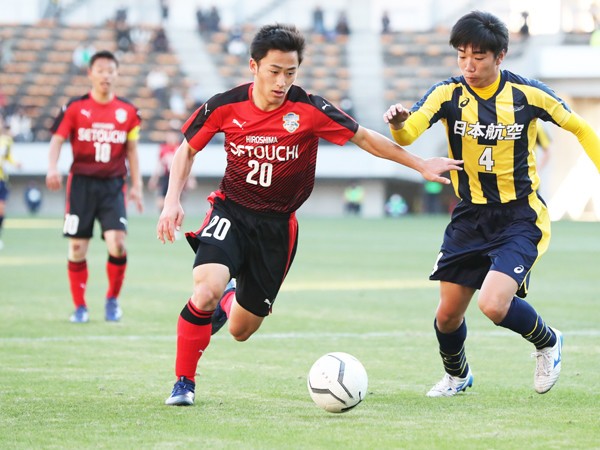 対照的な流経大柏と瀬戸内。高校サッカー決勝の舞台に進むのは?