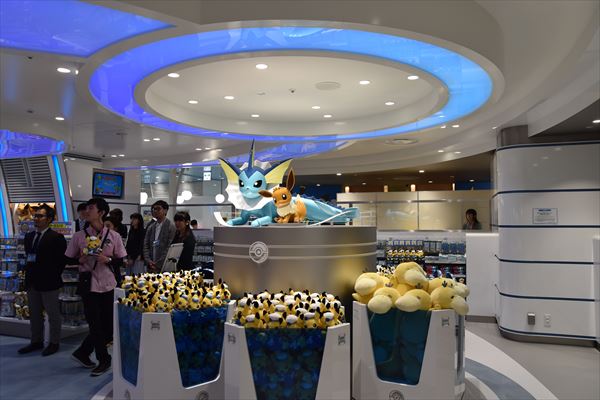 ポケモンセンターヨコハマが横浜駅にてリニューアルオープン 限定商品や店舗の様子は はまれぽ Com 横浜のココがキニナル 18年11月9日 ｄメニューニュース Nttドコモ