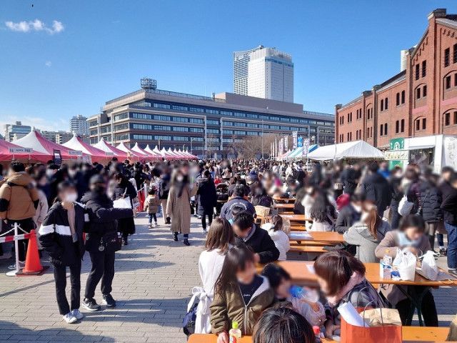 広い空とレトロな建物＆食べ歩きを楽しむ秋の港町巡り！おいもも