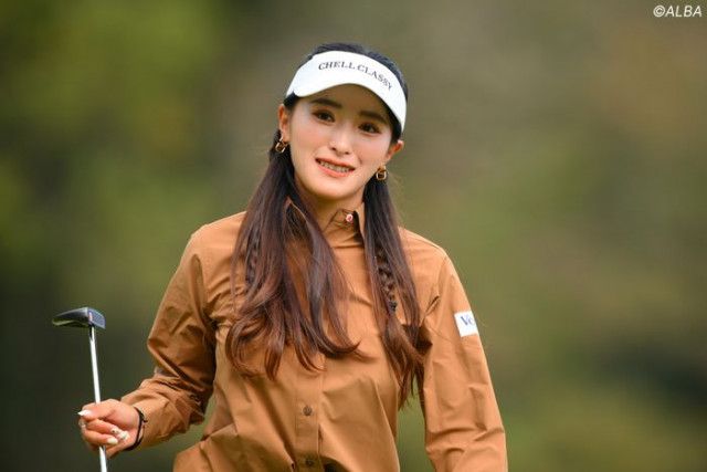 臼井麗香の秋色ロングシャツコーデ 樋口久子 三菱電機レディスで見た女子プロウェア【編集部ファッションチェック】（ゴルフ 情報ALBA.Net）｜ｄメニューニュース（NTTドコモ）