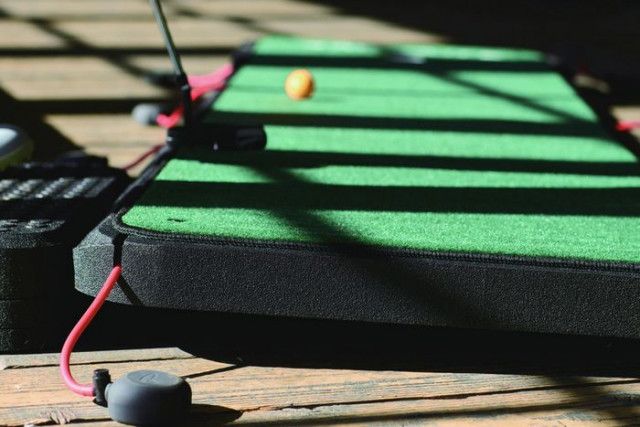 家にいながら100通り以上の傾斜でパター練習ができる⁉ 最新鋭の