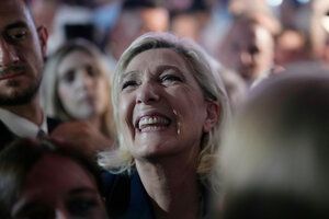 仏総選挙、与党連合と左派が候補一本化進める　右翼の食い止め狙い