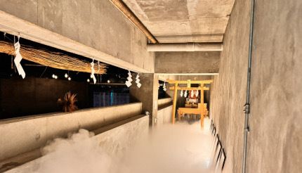 東京・江東区の「潮見 龍宮社」で全天候型の神秘的な雲海参拝ができる！