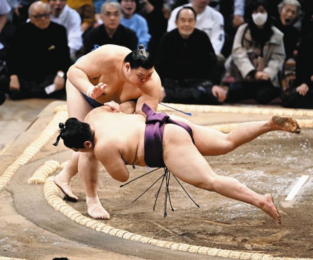 大の里、「ヒヤヒヤした」新大関初白星 師匠は「だいぶ危ない一番」も「今まで通りやればいい」と信頼【大相撲九州場所 】（中日スポーツ）｜ｄメニューニュース（NTTドコモ）