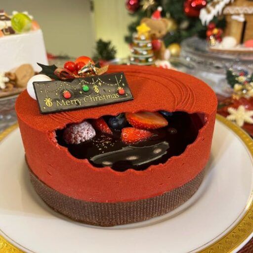 今年のクリスマスは、Z世代のパティシエ達が考案したロイヤルパークホテルのケーキはいかが?