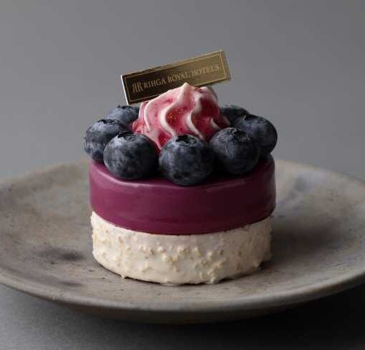 完熟のブルーベリーをぜいたくに使ったケーキ｢ミルティーユ｣が新発売♡