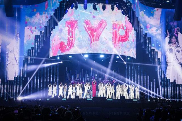 デビュー30周年のJ.Y.Park、韓国音楽フェスで圧巻ステージ　ILLITやTNXと共演「レジェンド！」
