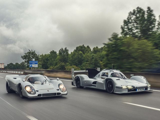 新旧レーシング・ポルシェが公道に降臨 50年の時を超えて邂逅