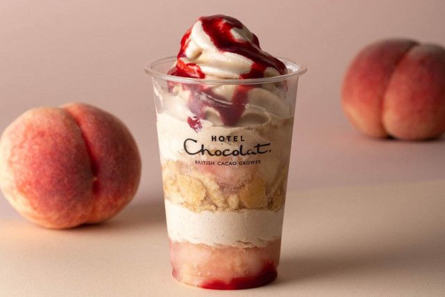 ホテルショコラの夏限定「桃のパフェ」カカオのソフトクリーム＆ホイップやジューシーな白桃を重ねて