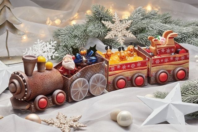 京王プラザホテル八王子の2023クリスマスケーキ、全長46cm“蒸気機関車”モチーフのケーキなど