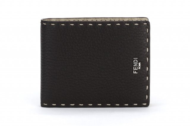 品薄の大人気カラー♡ のせる FENDI 折り財布 フェンディ