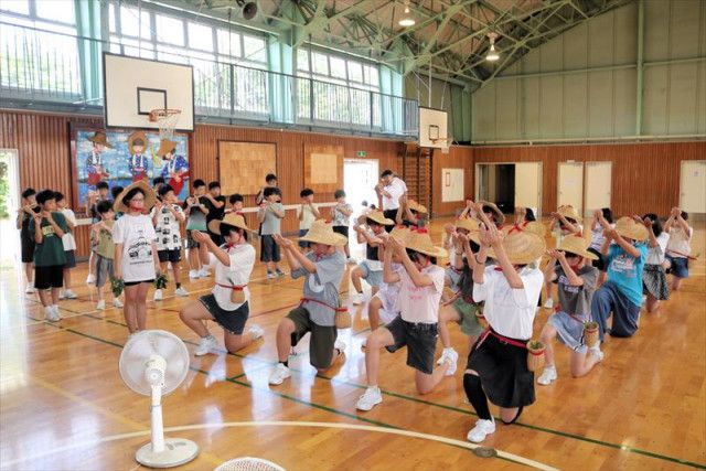 最高の早乙女踊りに　福島県喜多方市の慶徳小児童　御田植祭へ稽古に汗流す