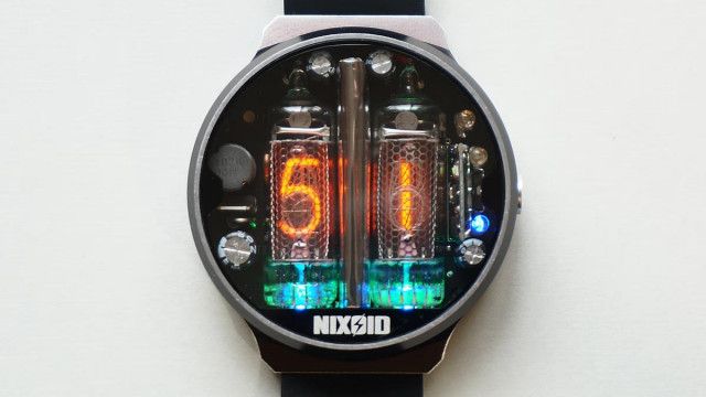幻想的かつレトロな雰囲気を醸し出すニキシー管腕時計｜NIXOID