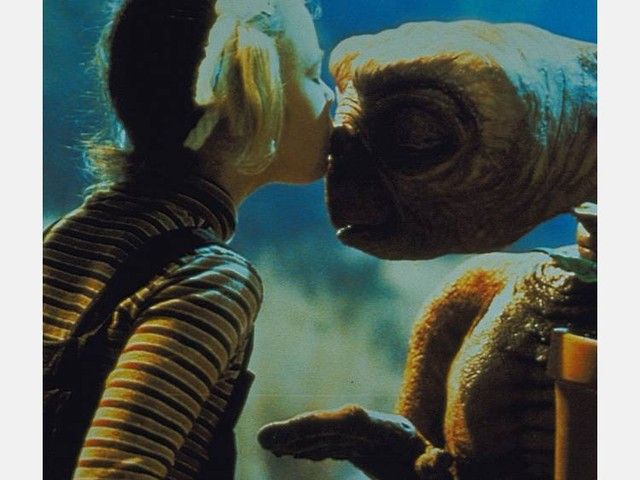 「スター・ウォーズ」や「E.T.」……映画が描いてきた宇宙人の系譜と監督たちの思想