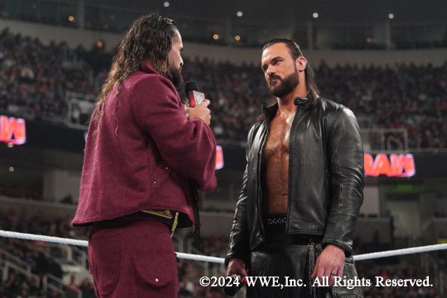 【WWE】レッスルマニアでの世界ヘビー挑戦決定のマッキンタイアが王者ロリンズと対峙