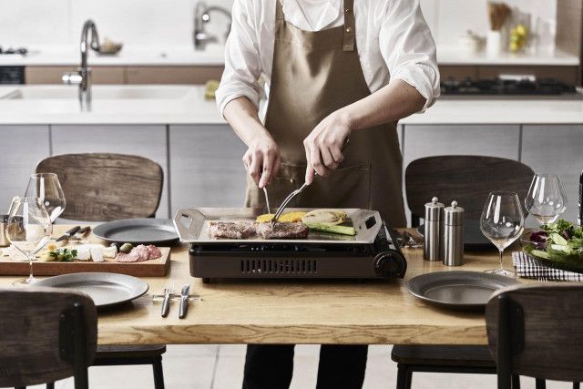 家やキャンプで本格鉄板焼き！イワタニの大人気コンロ“焼き上手さん”の専用プレートがMakuakeで先行販売中！（ハピキャン  〜タカラモノを探しに行こう〜）｜ｄメニューニュース（NTTドコモ）