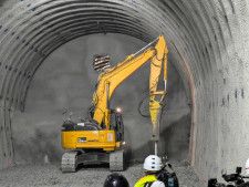 北海道新幹線　八雲の立岩トンネル貫通　長さ4番目の17キロ