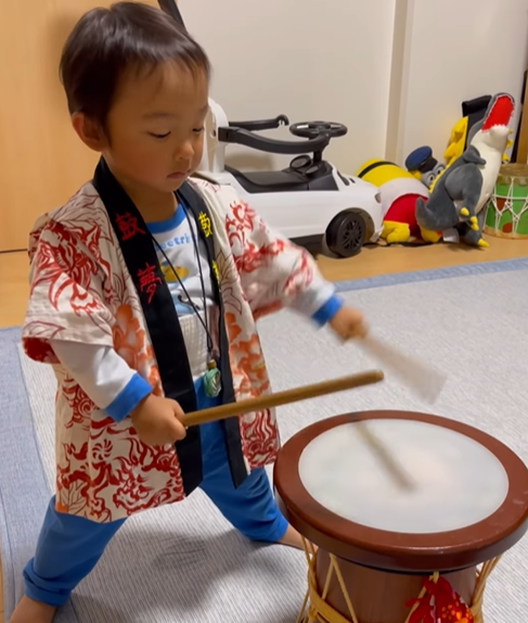 将来は太鼓のプロに　3歳にして太鼓を上手に叩く姿に「天才」「レベル高い！」など多くの声