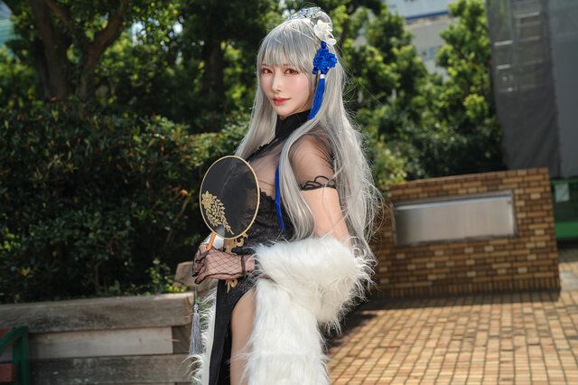 コスプレ】身長170cmの神スタイル！『アズレン』サン・ルイ の黒ドレスが麗しい、人気レイヤー・おもちちゃん（インサイド）｜ｄメニューニュース（NTTドコモ）