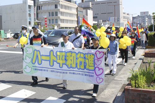 核廃絶訴え平和行進　津で市民ら70人　三重