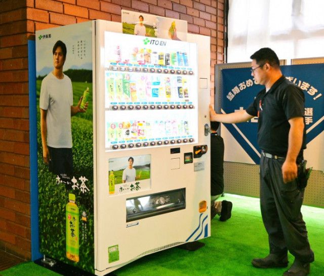 大谷翔平選手の自販機を全国で初めて奥州市役所に設置