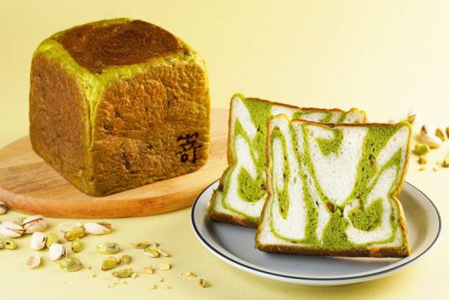 「極生ピスタチオ食パン」期間限定で登場！　ホワイト×グリーンのマーブルが色鮮やかな仕上がり
