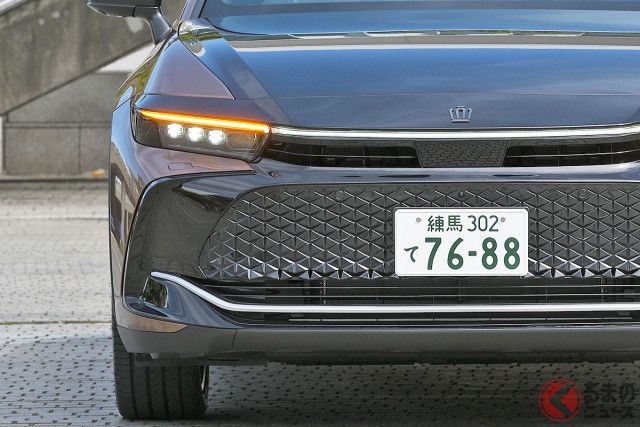 トヨタ「クラウン クロスオーバー」の“最安”グレードは435万円！ 「オーディオ」すらない素の「X」グレードとは