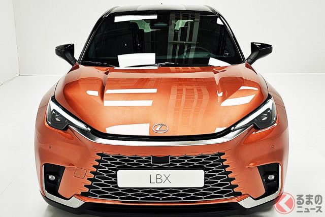 レクサス新型「LBX」世界初公開！ 「ヤリスクロス」と全く異なる「小さな高級車」なぜ誕生？ 担当者が解説！
