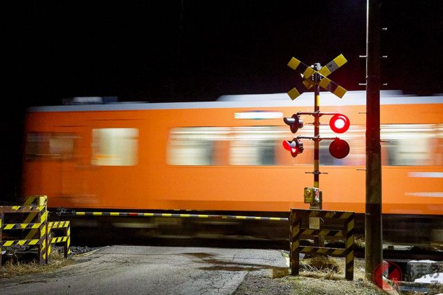 電車来たのに「踏切」開いて事故!? 実践者ほぼゼロ？ 踏切前の「窓開け」に注目！ 教習所 で推奨されるワケ（くるまのニュース）｜ｄメニューニュース（NTTドコモ）