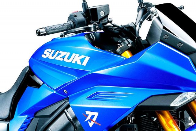 スズキが新型「カタナ」発売！ めちゃ“旧車感”あふれる「レトロデザイン」採用！ “鮮烈ブルー”採用した「レジェンド バイク」最新モデルの姿とは！（くるまのニュース）｜ｄメニューニュース（NTTドコモ）