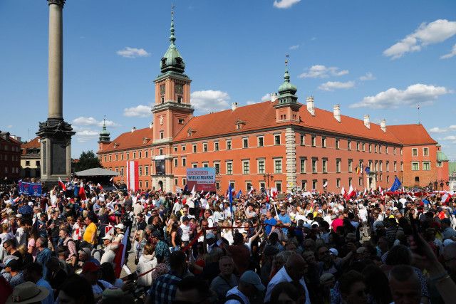 ポーランドで50万人抗議デモ　保守与党の強権政治に