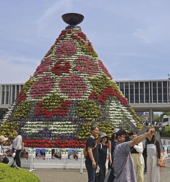広島のフラワーフェス開幕　4年ぶりパレード