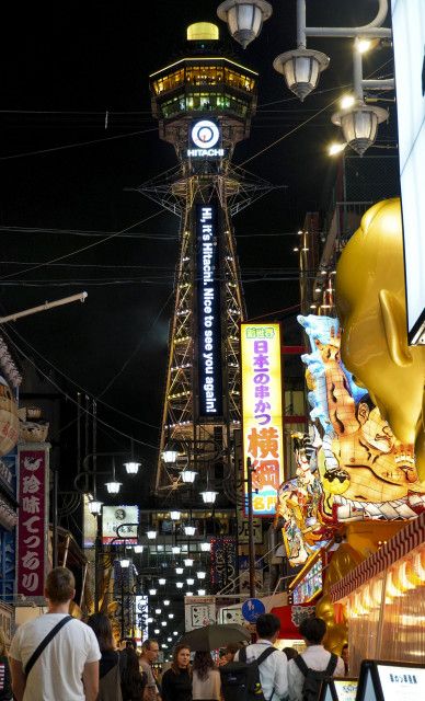 大阪・通天閣、1年ぶり本点灯　電子看板に刷新