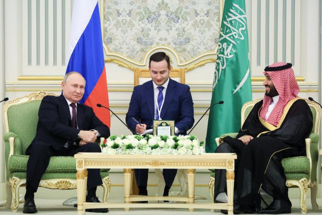 プーチン氏、サウジ皇太子と会談　ガザ情勢、原油価格を協議